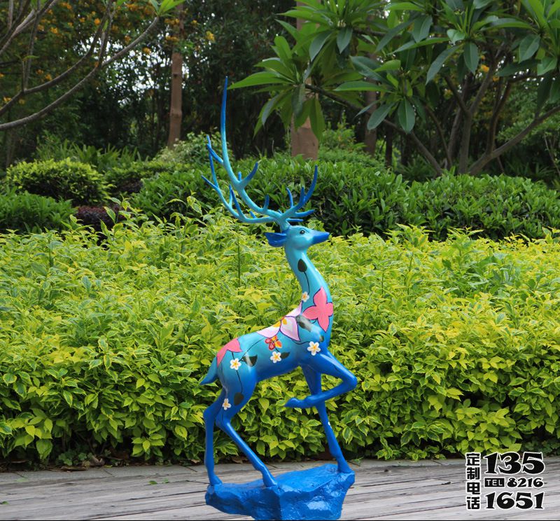 戶(hù)外景觀玻璃鋼彩繪卡通梅花鹿雕塑 戶(hù)外景觀玻璃鋼彩繪卡通梅花鹿雕塑